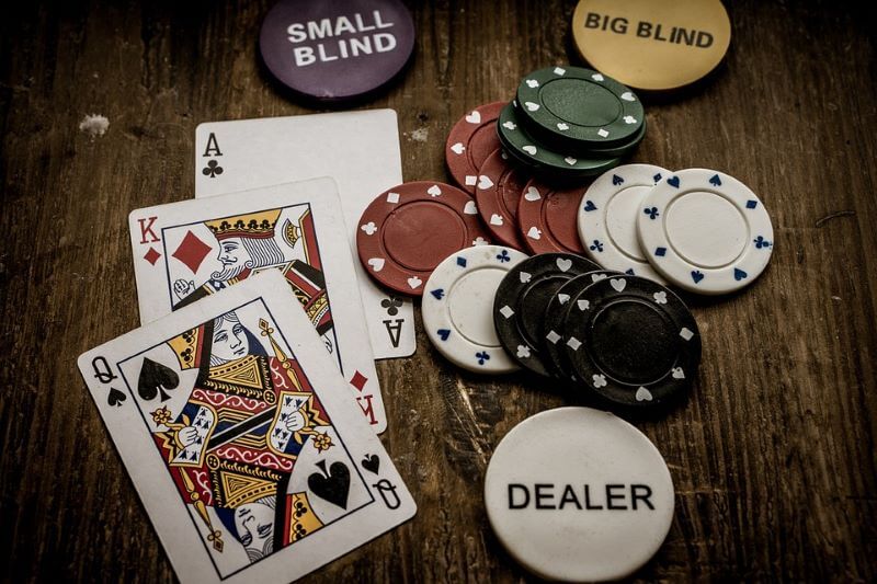 Mayroon kang tatlong opsyon para tumaya sa 3 Card Poker.
